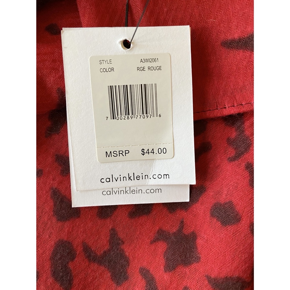 Calvin Klein Soft Infinity Scarf, “Rouge” Print - NWT - Picture 8 of 12